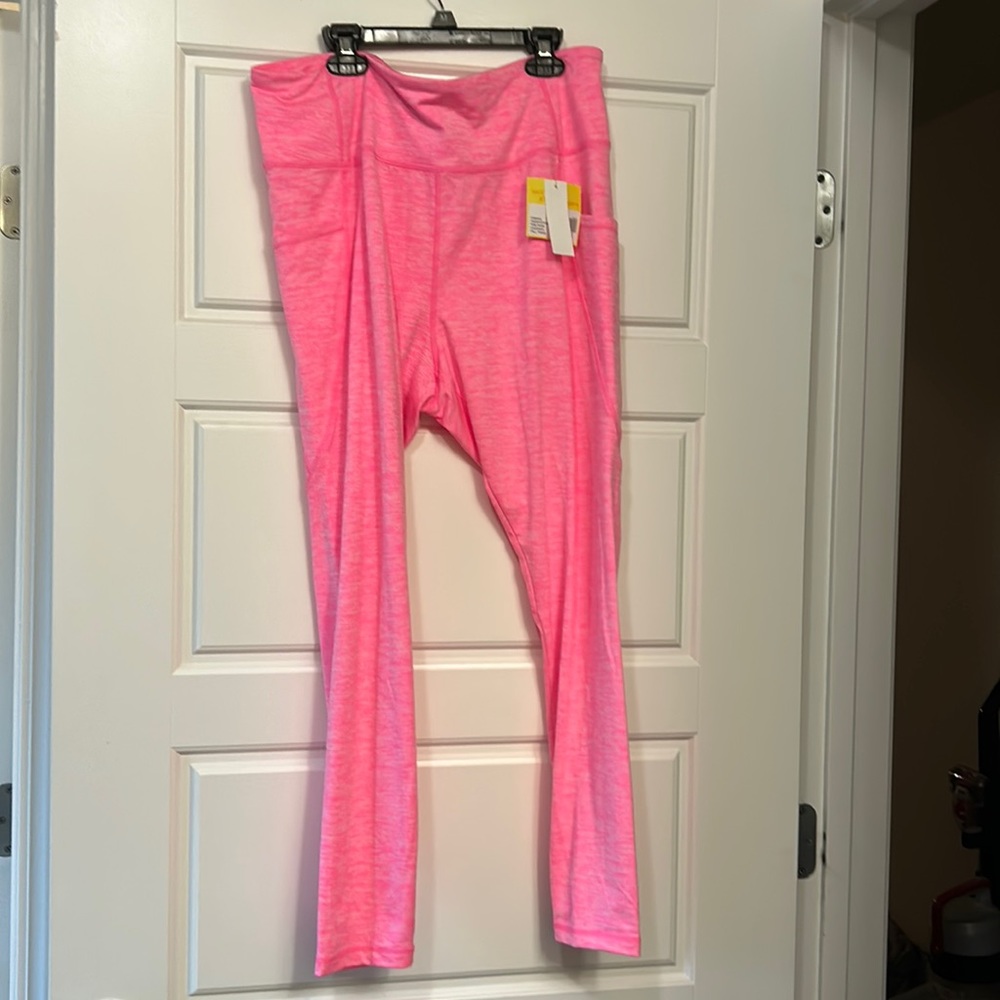 NWT crown and ivy cabana leggings